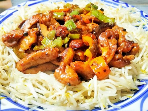 けっこう辛め❢鶏もも肉とカラフルパプリカで豆豉炒め